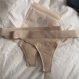 Ambar Padded Seamless Thongs